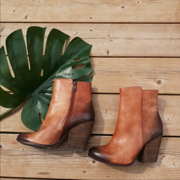 Vince Camuto ankle booties festival - Picture 1 of 2